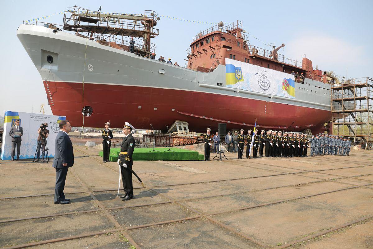 В Киеве спустили на воду корабль специального назначения для ВМС В Киеве спустили на воду корабль специального назначения для ВМС