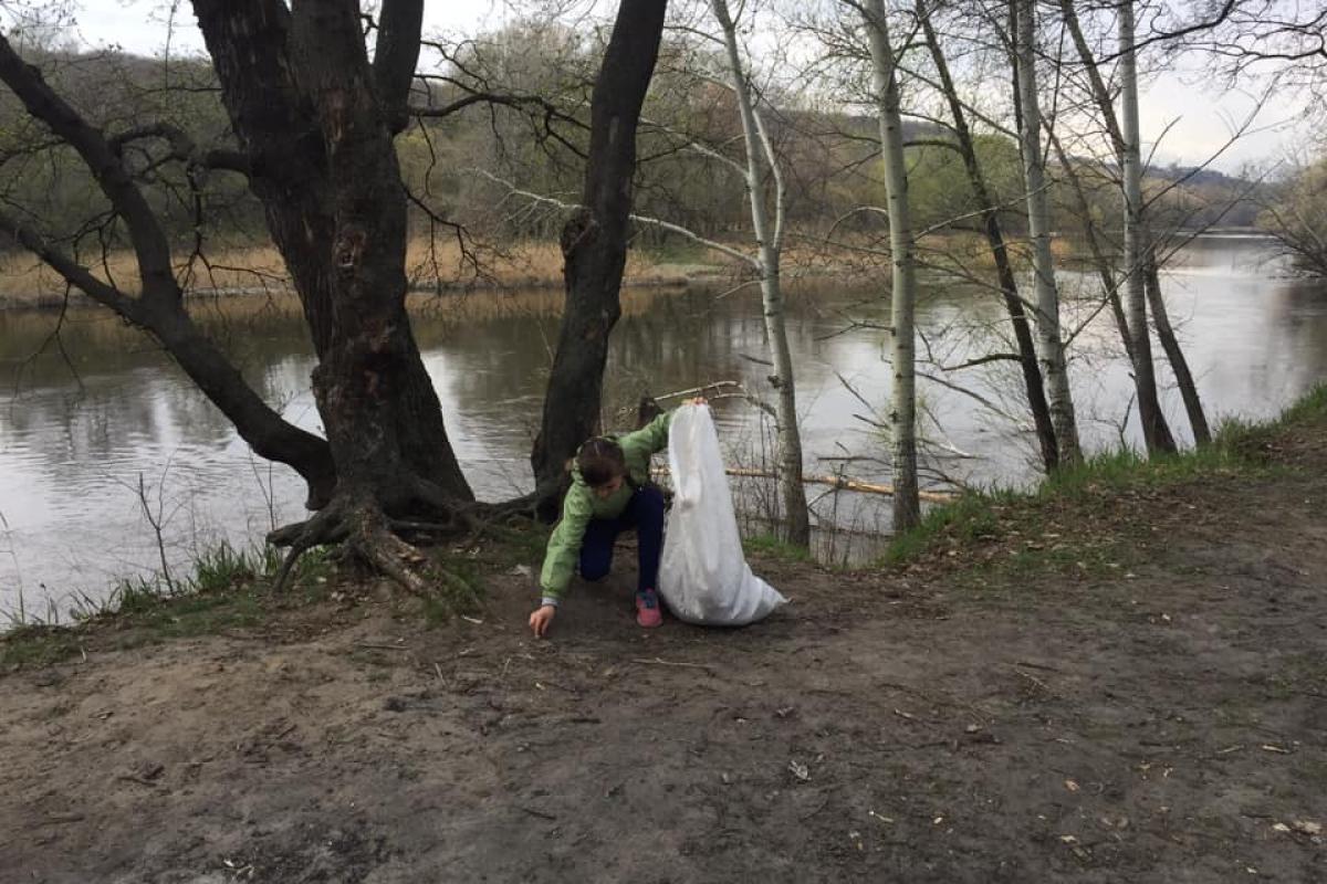 Убрали территорию парка и зону отдыха: В Лисичанске на "Водной станции" прошел субботник Убрали территорию парка и зону отдыха: В Лисичанске на "Водной станции" прошел субботник