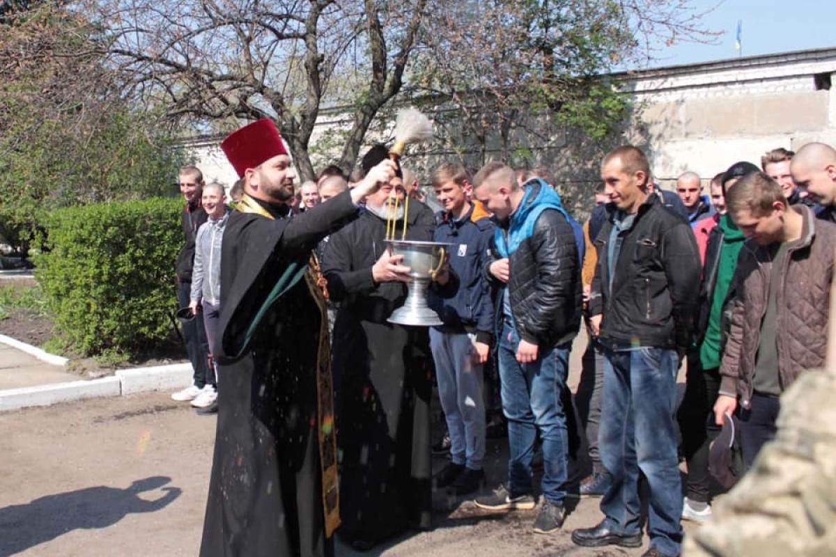 В Северодонецке провожали первых весенних призывников Луганщины