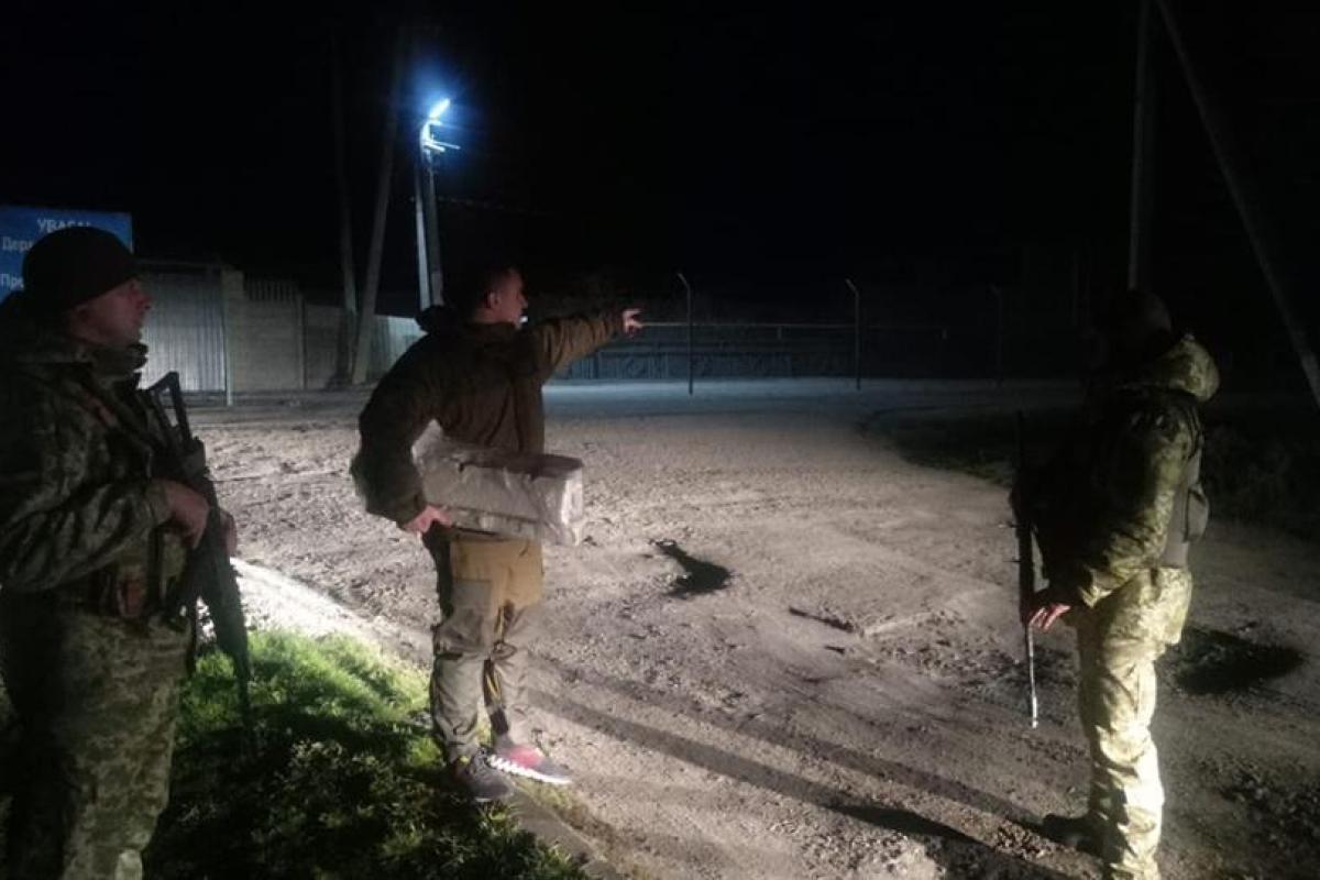 В Луганской области на границе с РФ задержали мужчину с оружием и боеприпасами В Луганской области на границе с РФ задержали мужчину с оружием и боеприпасами