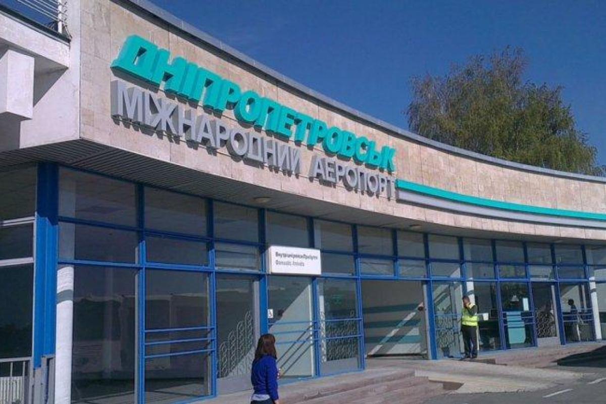 В Днепре получены сообщения о заминировании аэропорта и торговых центров В Днепре получены сообщения о заминировании аэропорта и торговых центров
