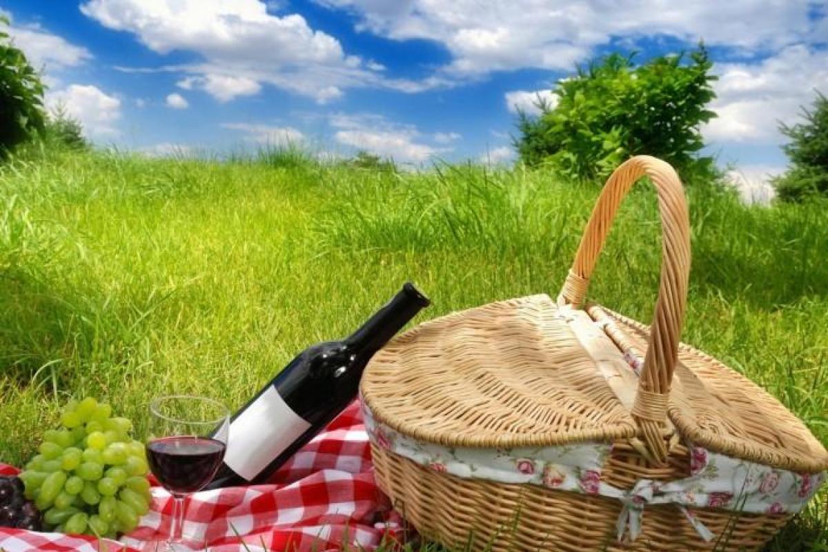 Выходные в мае: сколько украинцы будут отдыхать и когда отрабатывать Выходные в мае: сколько украинцы будут отдыхать и когда отрабатывать