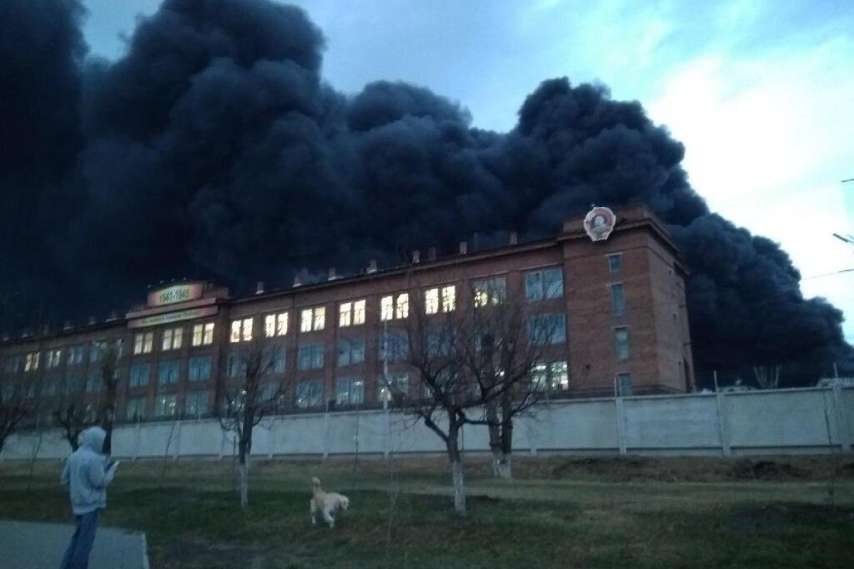 В России пылает ракетный завод "Красмаш": фото, видео В России пылает ракетный завод "Красмаш": фото, видео