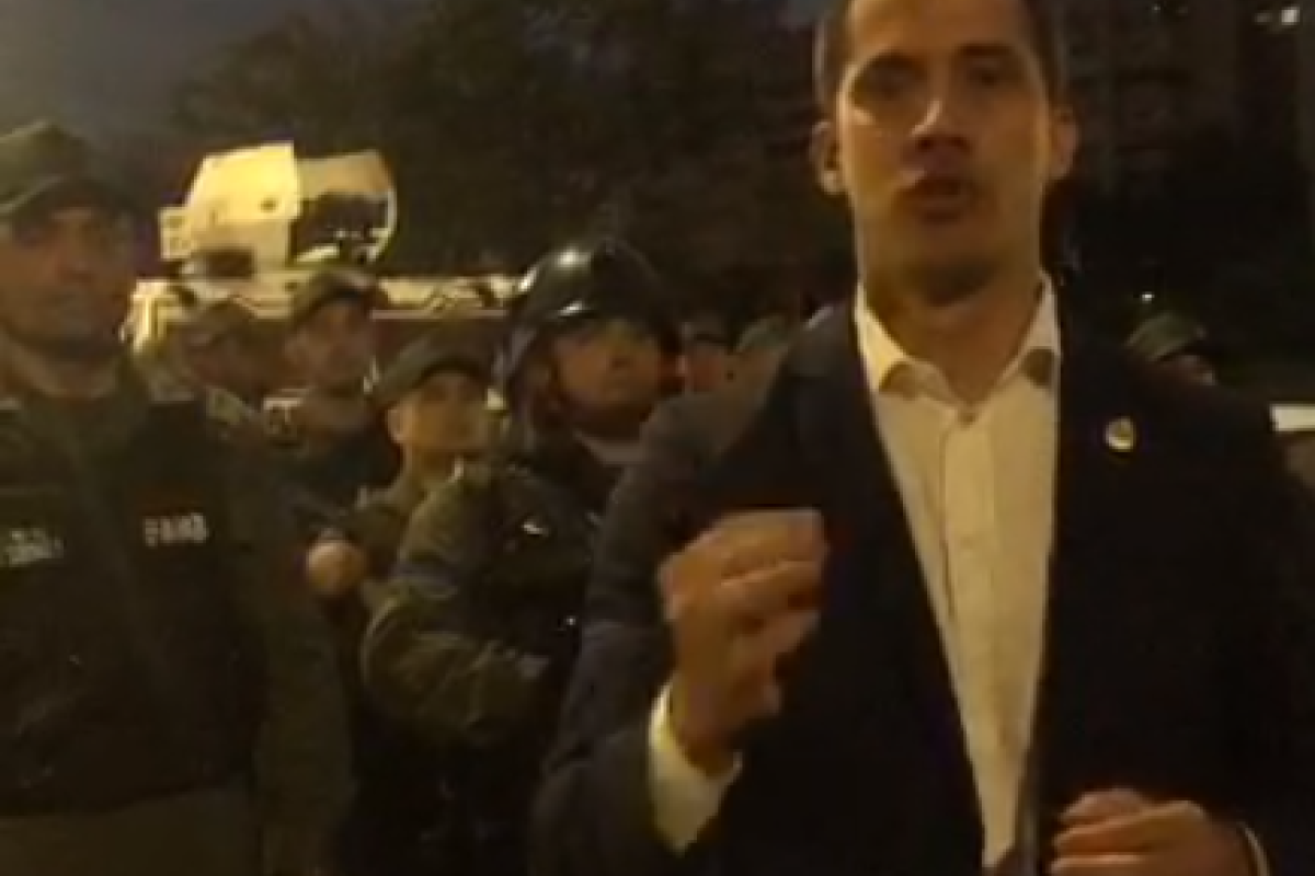 Свержение Мадуро: Армия Венесуэлы переходит на сторону Гуайдо