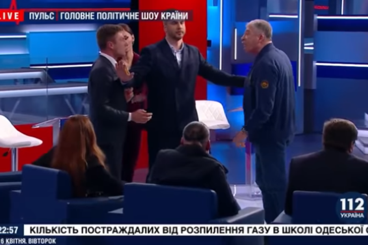 Гончаренко и Червоненко устроили потасовку в прямом эфире Гончаренко и Червоненко устроили потасовку в прямом эфире