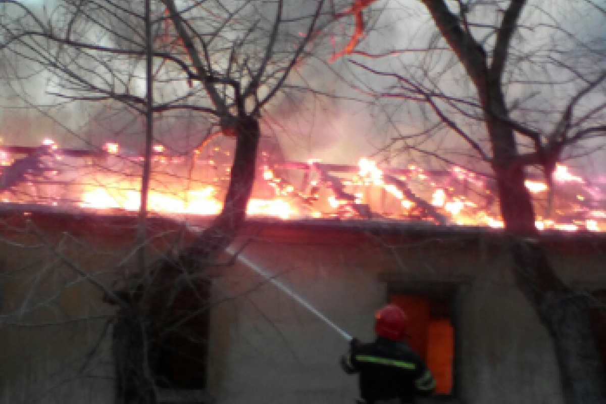 В Северодонецке произошел пожар в заброшенном здании площадью 300 квадратных метров В Северодонецке произошел пожар в заброшенном здании площадью 300 квадратных метров