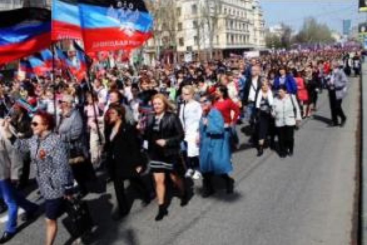 Нагнали бюджетников: Боевики провели митинг в честь пятилетия "ДНР" Нагнали бюджетников: Боевики провели митинг в честь пятилетия "ДНР"