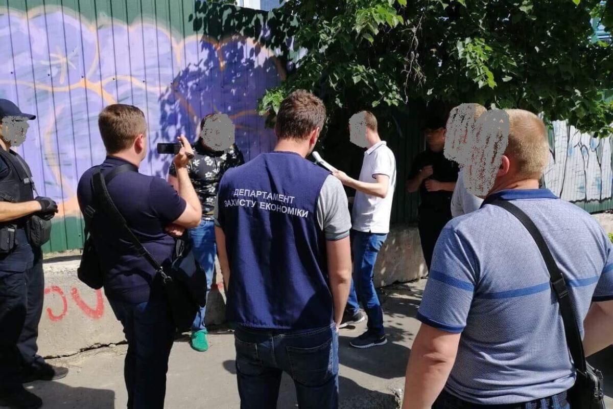 В Киеве при получении взятки задержаны должностные лица ГФС В Киеве при получении взятки задержаны должностные лица ГФС