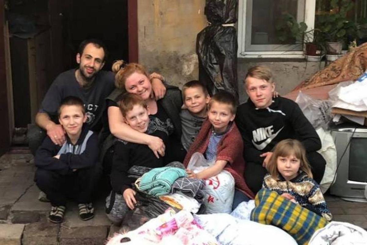 В Лисичанске многодетная семья получила собственное жилье В Лисичанске многодетная семья получила собственное жилье