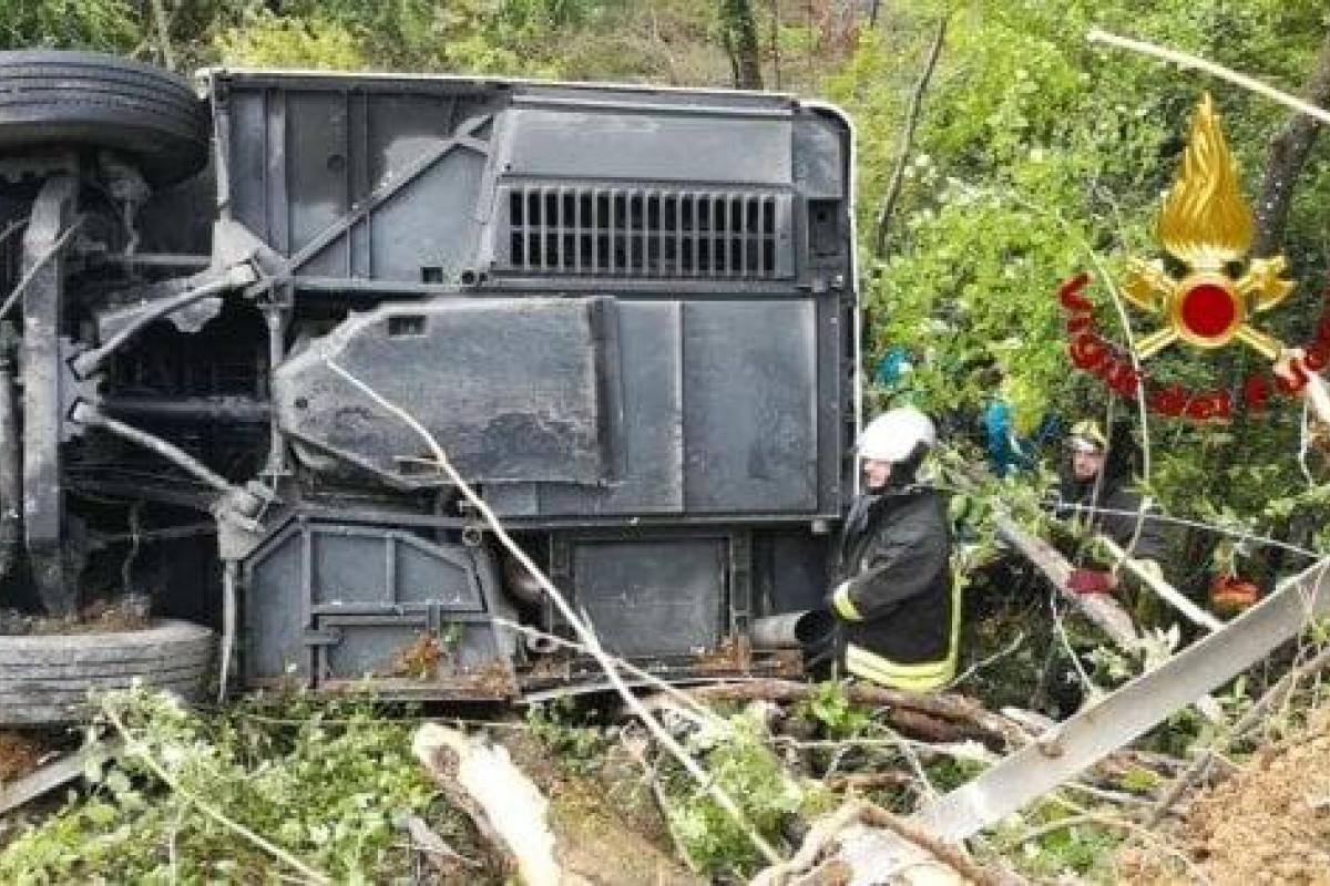 В Италии в ДТП разбился автобус с российскими туристами В Италии в ДТП разбился автобус с российскими туристами