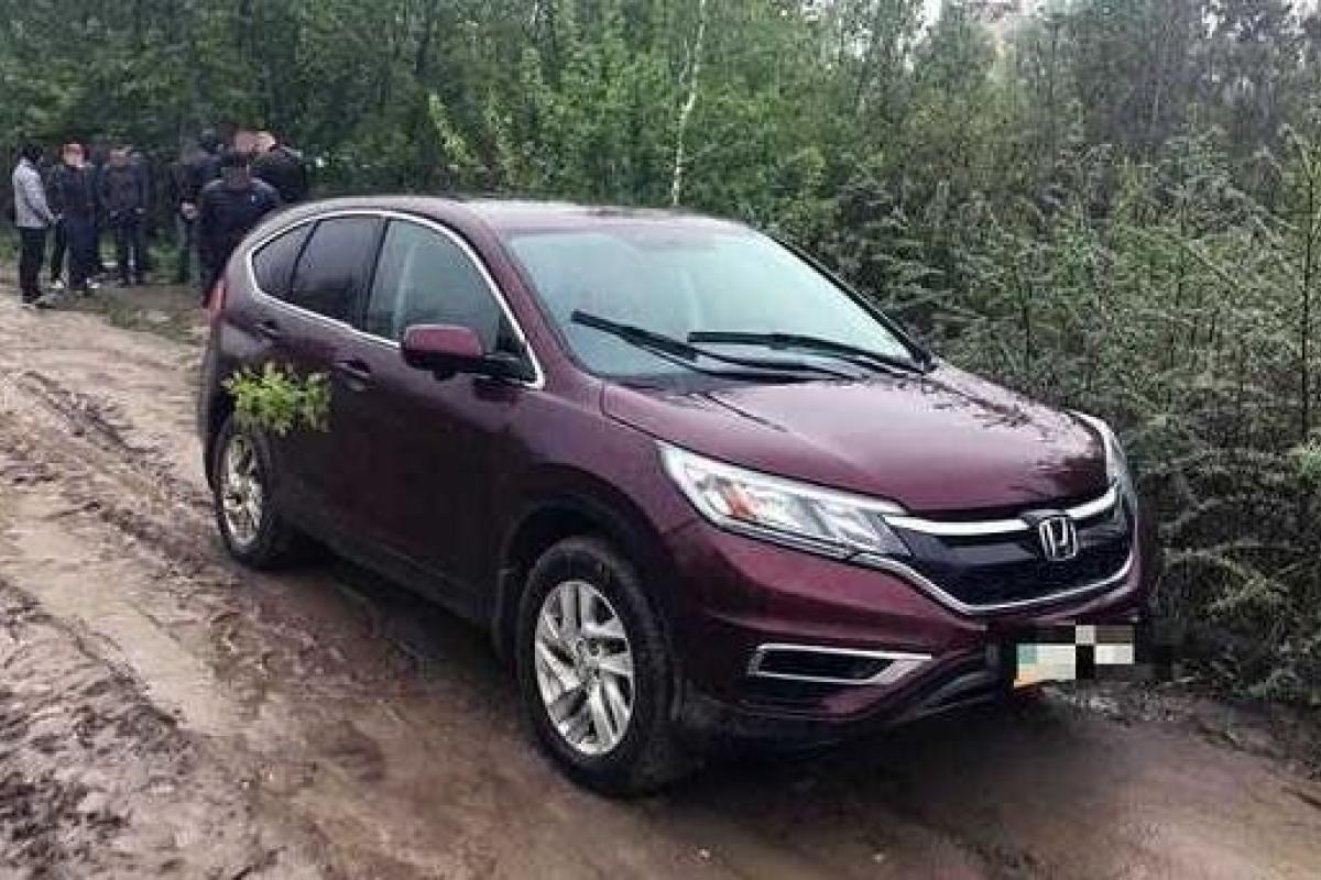 В Киеве угоняли автомобиль с полицейскими в салоне В Киеве угоняли автомобиль с полицейскими в салоне