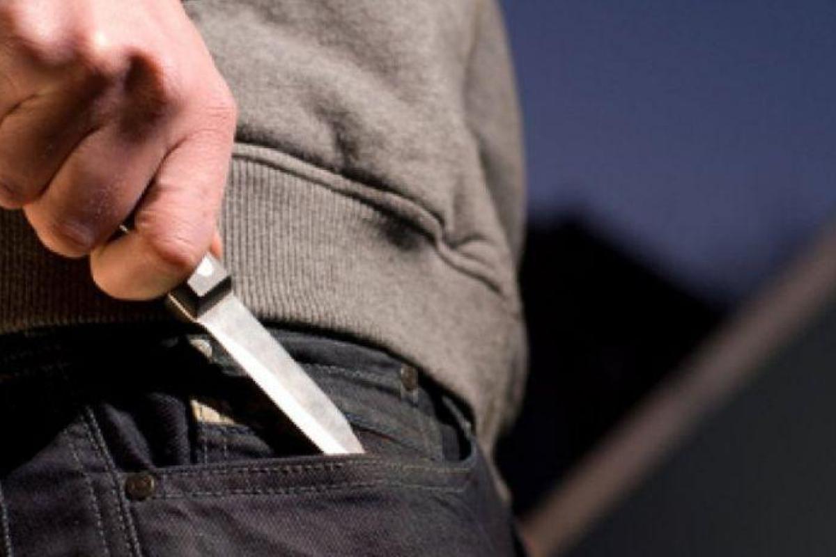 В Японии неизвестный с ножами напал на группу школьников, ранены 19 человек В Японии неизвестный с ножами напал на группу школьников, ранены 19 человек