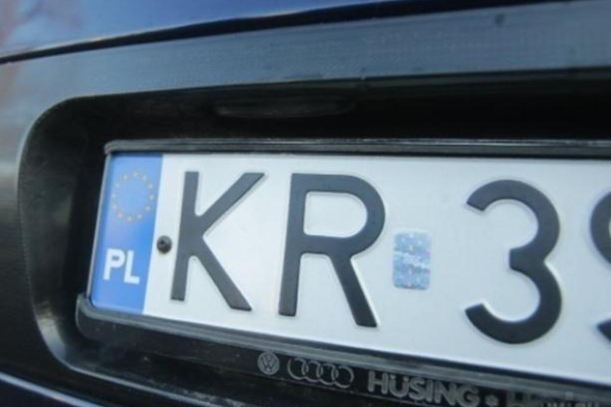 В Киеве под Верховной Радой протестуют "евробляхеры"