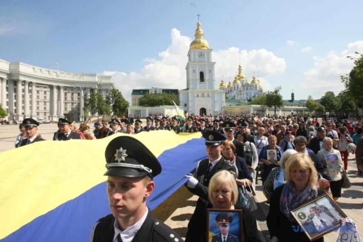 В столице состоялось шествие матерей погибших воинов В столице состоялось шествие матерей погибших воинов