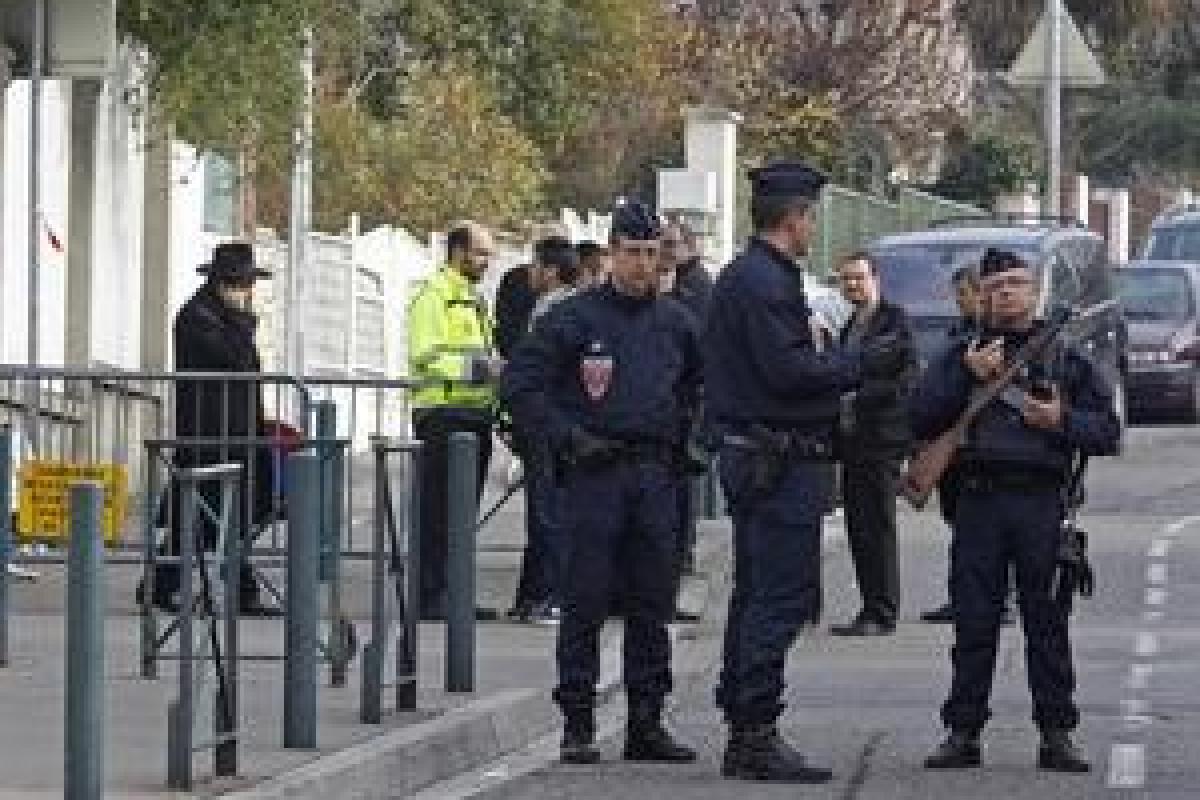 На юге Франции пять человек взяты в заложники
