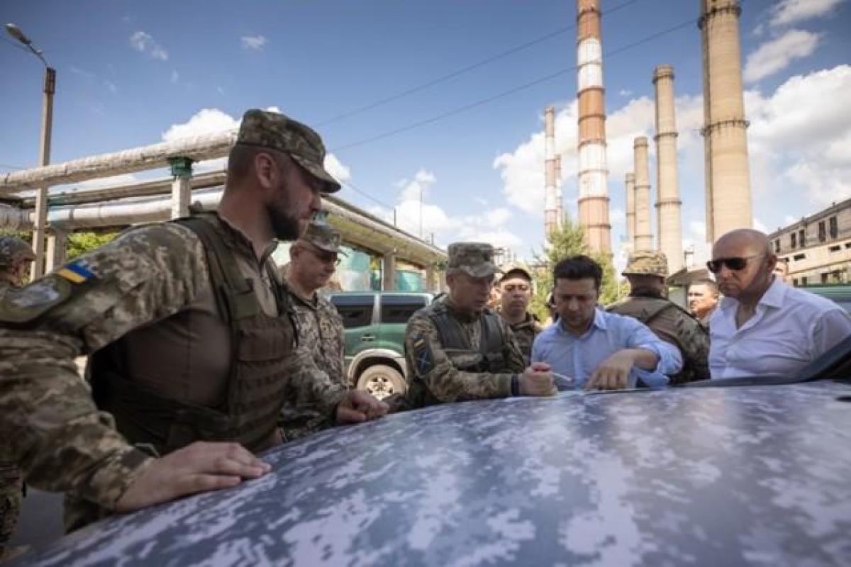 Новый глава Генштаба Хомчак успел опозориться на передовой
