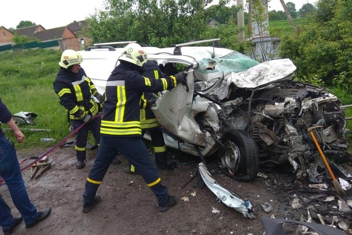 На Тернопольщине не разминулись фура и Mitsubishi: 3 человека погибли, еще 2 в тяжелом состоянии На Тернопольщине не разминулись фура и Mitsubishi: 3 человека погибли, еще 2 в тяжелом состоянии