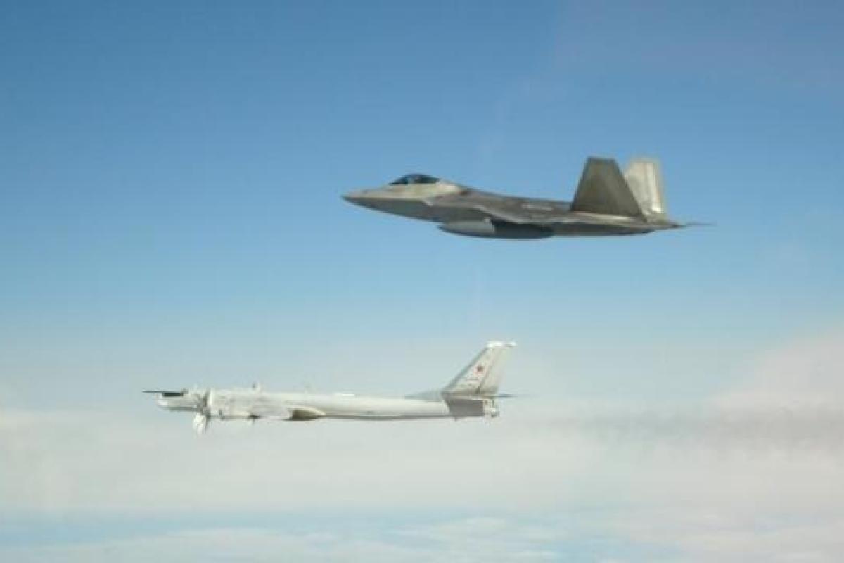 Истребители США перехватили бомбардировщики РФ вблизи Аляски