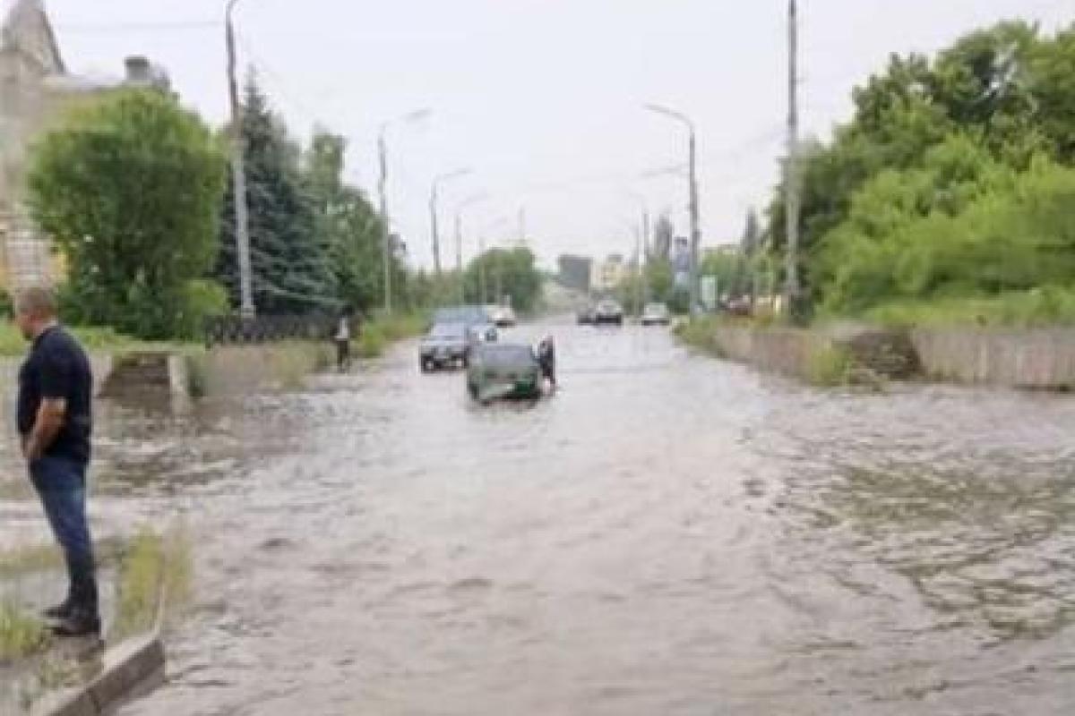 "Воды то нет, то много": Жители Лисичанска возмущены бездействием коммунальных служб