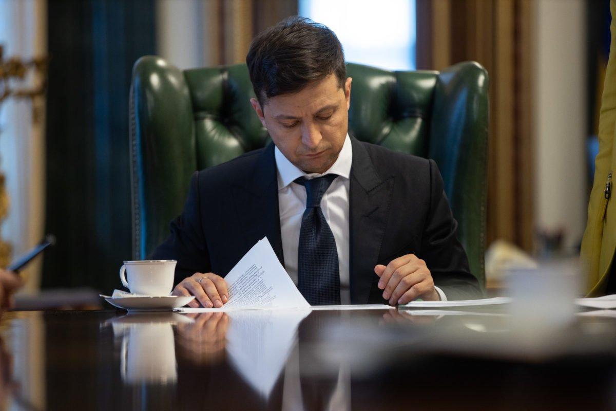 Зеленский отменил указы Порошенко о назначениях в Нацтелерадио