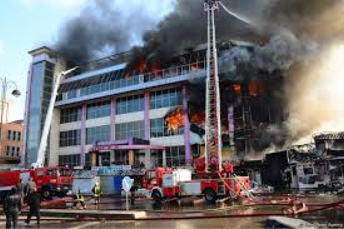 В результате пожара в торговом центре под Баку пострадали 6 человек