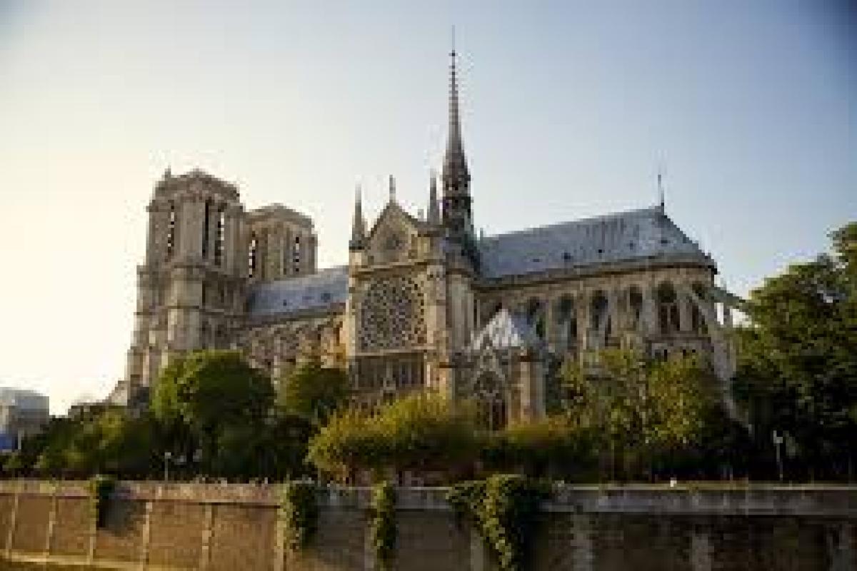 Как выглядит Нотр-Дам внутри спустя почти месяц после пожара: появились фото