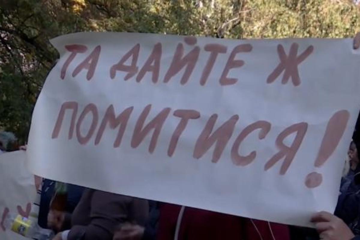 "Нет воды - приглашаю посетить мэрию!": в Лисичанске активист призвал жителей присоединиться "Нет воды - приглашаю посетить мэрию!": в Лисичанске активист призвал жителей присоединиться