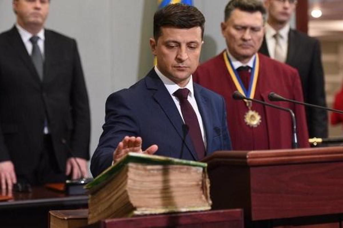 Вятрович заявил, что Зеленский запланировал свою инаугурацию на траурный день Вятрович заявил, что Зеленский запланировал свою инаугурацию на траурный день