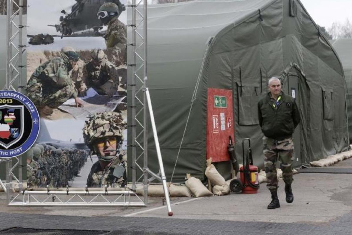 В Латвии на базе НАТО прогремел взрыв В Латвии на базе НАТО прогремел взрыв