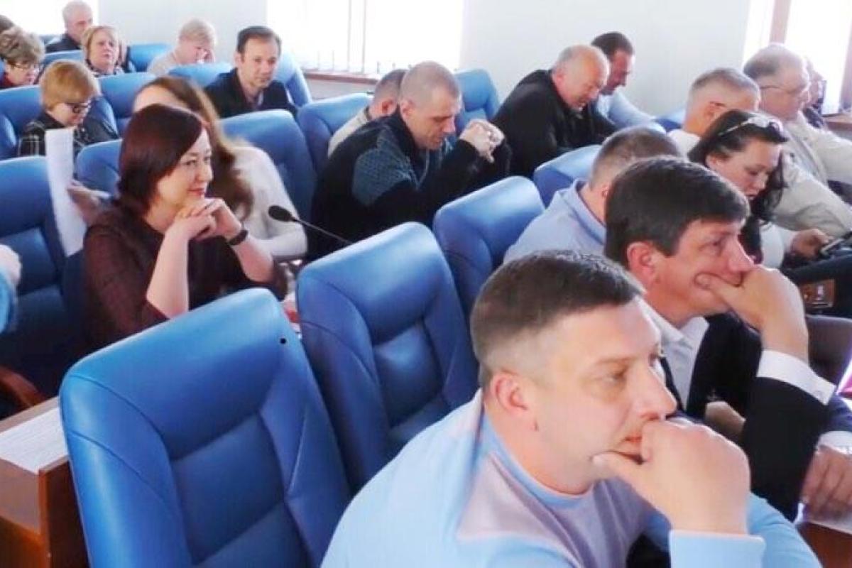 В Лисичанске "стоит" работа горсовета: о саботаже депутатов уведомили Верховную Раду