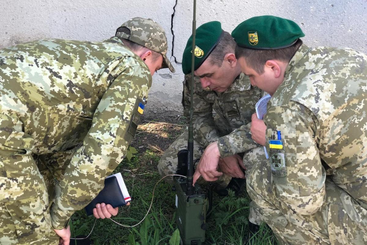 В Лисичанске прошли учения у пограничников-связистов