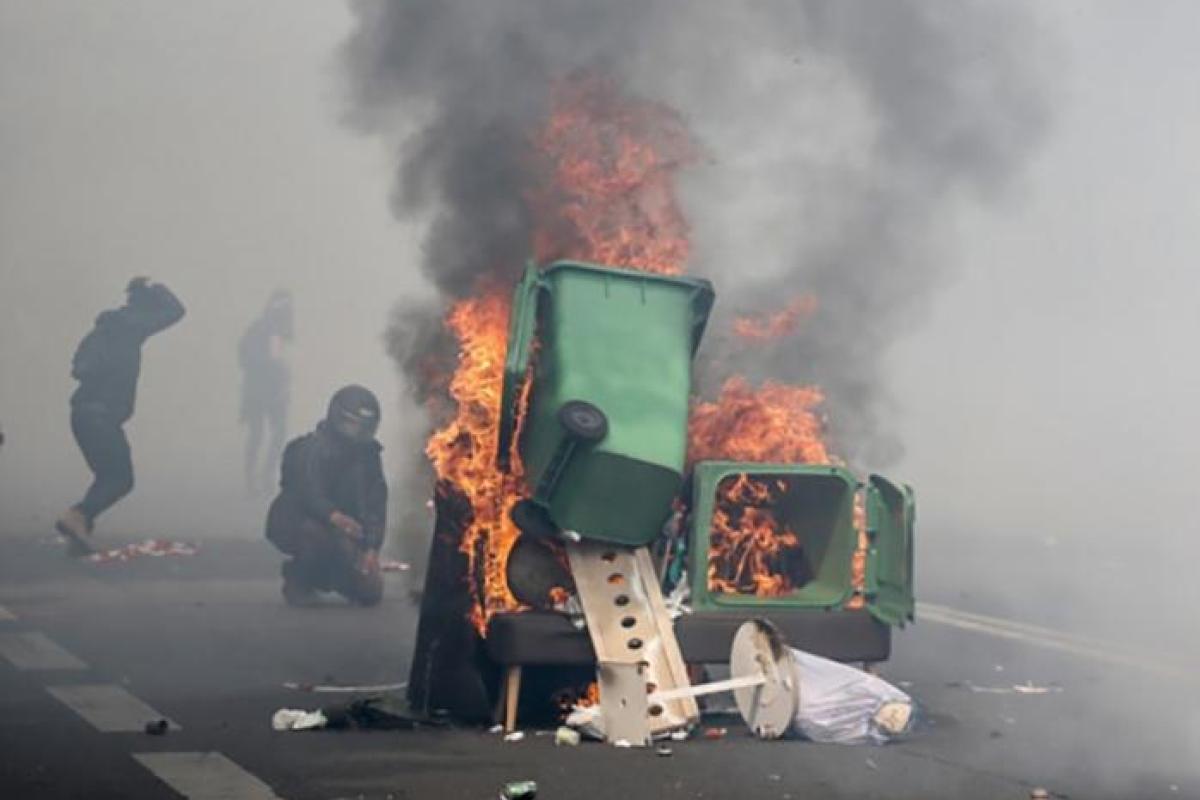Первомай во Франции - в столице задержали 250 митингующих