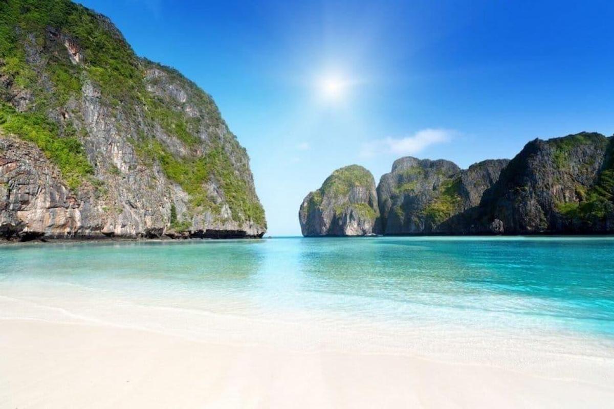 Самый известный пляж Таиланда еще 2 года будет закрыт для туристов: "виноват" Ди Каприо Самый известный пляж Таиланда еще 2 года будет закрыт для туристов: "виноват" Ди Каприо