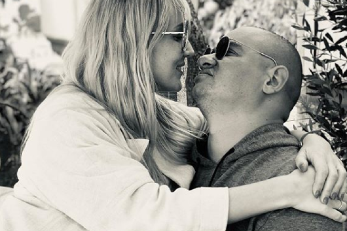 Жена Евгения Кошевого опубликовала романтические фото с супругом Жена Евгения Кошевого опубликовала романтические фото с супругом