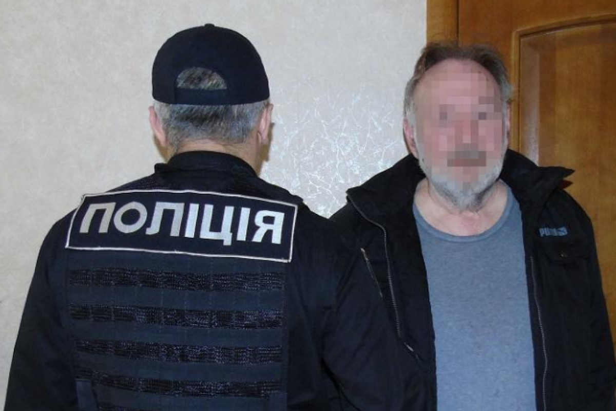 В Киеве полицейские задержали мужчину, который грозился взорвать жилой дом В Киеве полицейские задержали мужчину, который грозился взорвать жилой дом