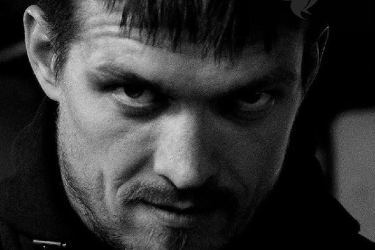 Фотограф показал "темную сторону" Усика накануне боя с Такамом Фотограф показал "темную сторону" Усика накануне боя с Такамом