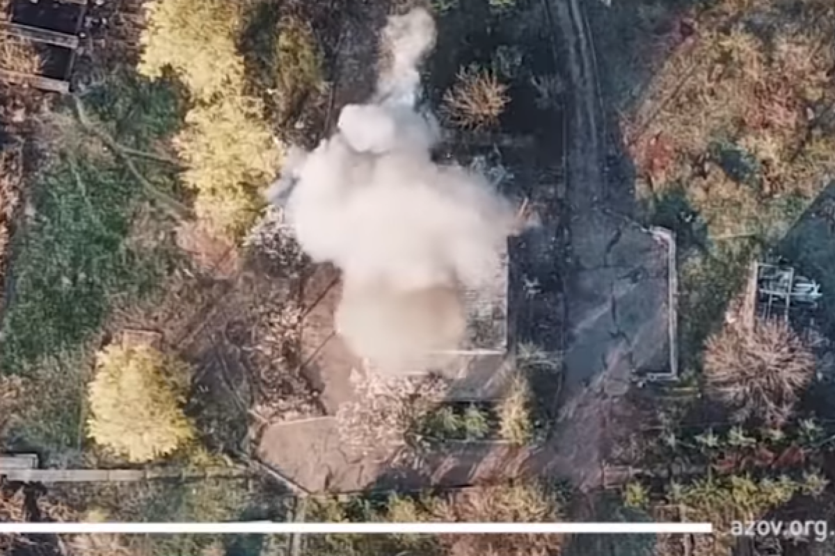 "Азов" уничтожил штаб оккупантов на Донбассе: видео "Азов" уничтожил штаб оккупантов на Донбассе: видео