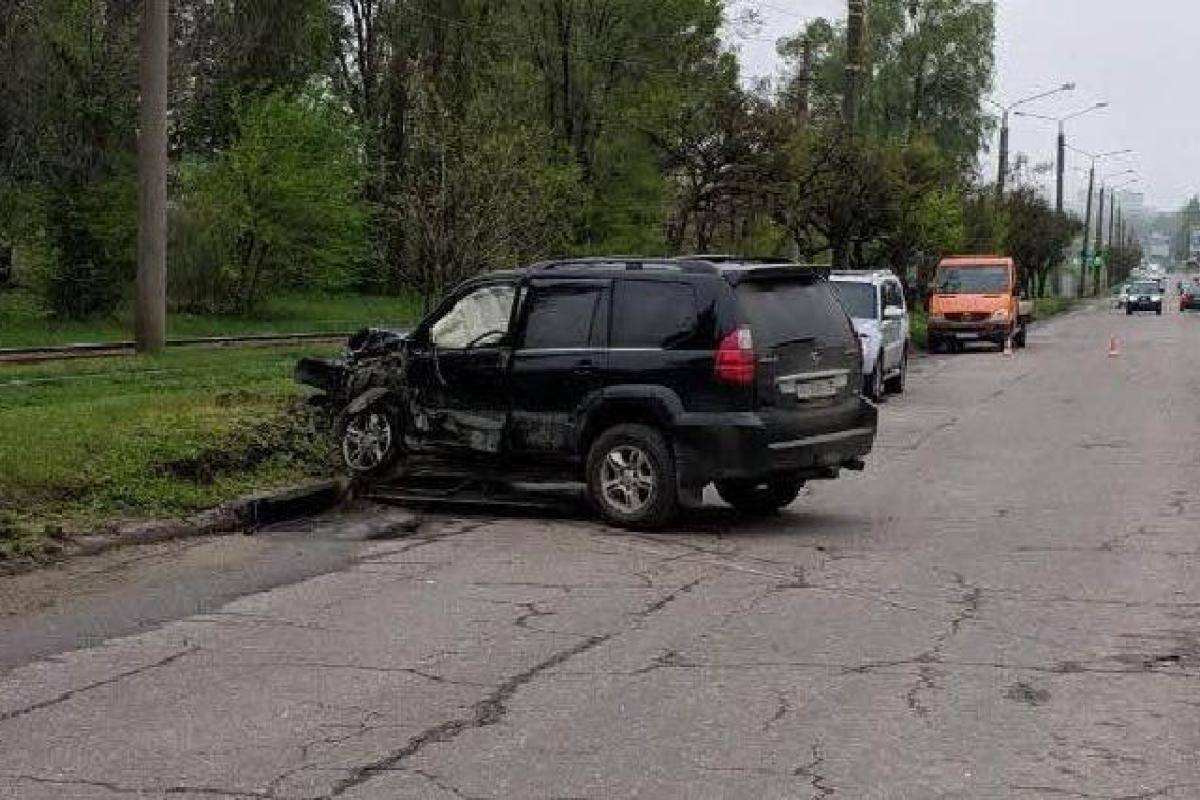 Тройное ДТП в Харькове - есть пострадавшая Тройное ДТП в Харькове - есть пострадавшая