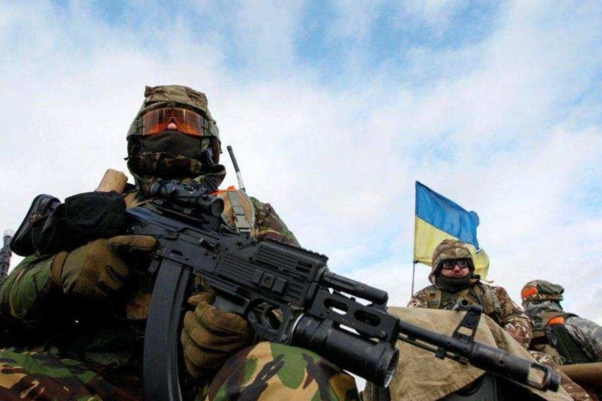 На Донбассе ранены два бойца ВСУ, атаки боевиков усилились