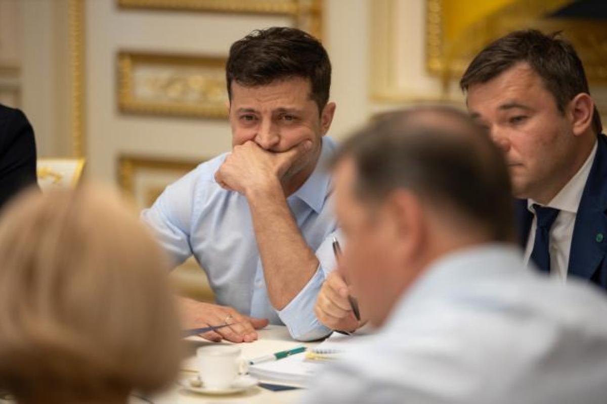 Зеленский подписал указ о роспуске ВР и назначил дату досрочных выборов в парламент Зеленский подписал указ о роспуске ВР и назначил дату досрочных выборов в парламент