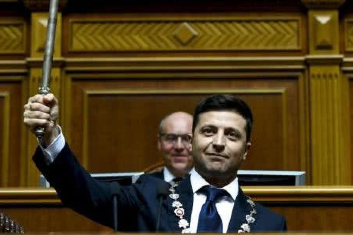 Зеленский обсудит с Парубием и лидерами фракций роспуск Рады Зеленский обсудит с Парубием и лидерами фракций роспуск Рады