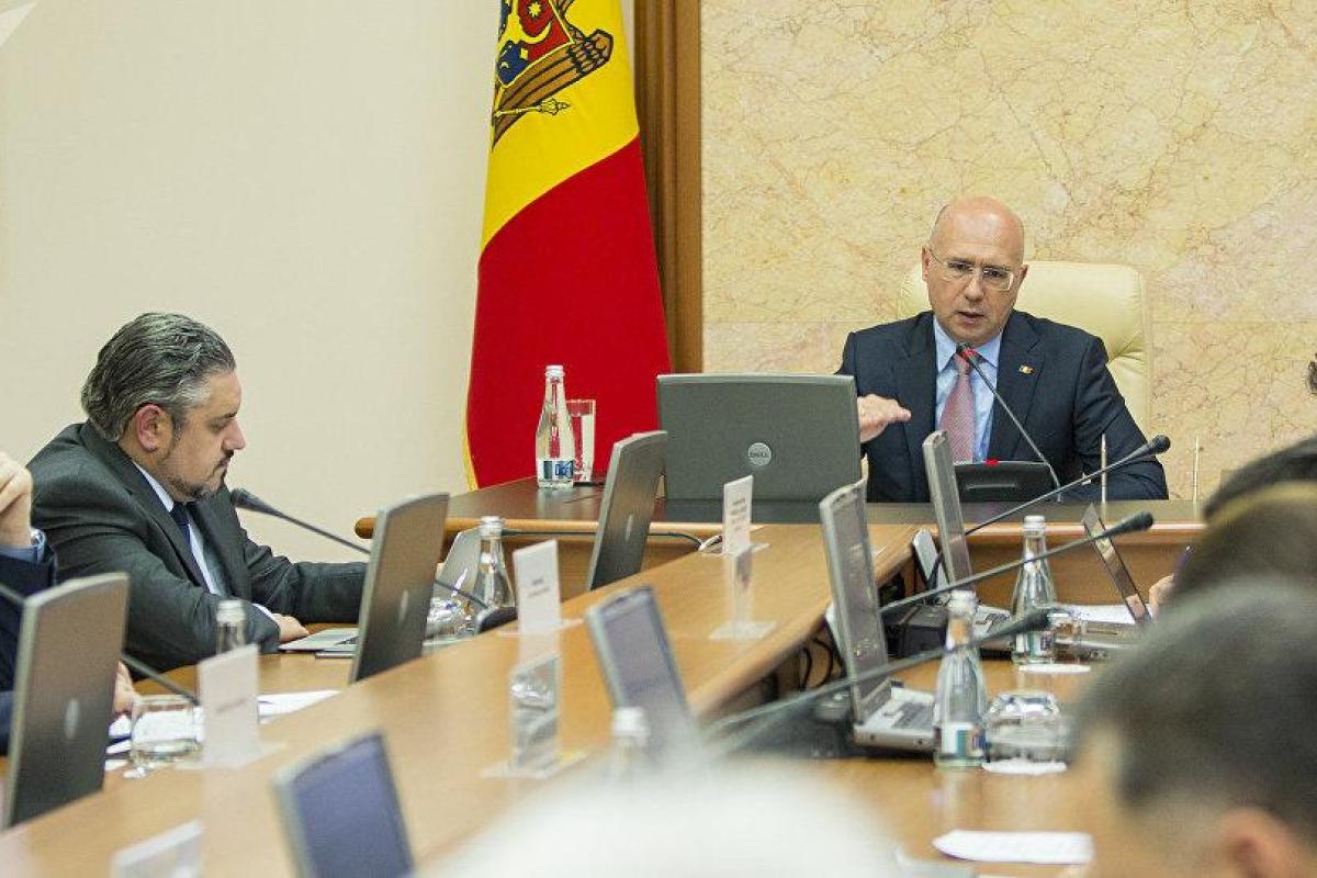 Демократическое правительство Молдовы согласилось уйти в отставку