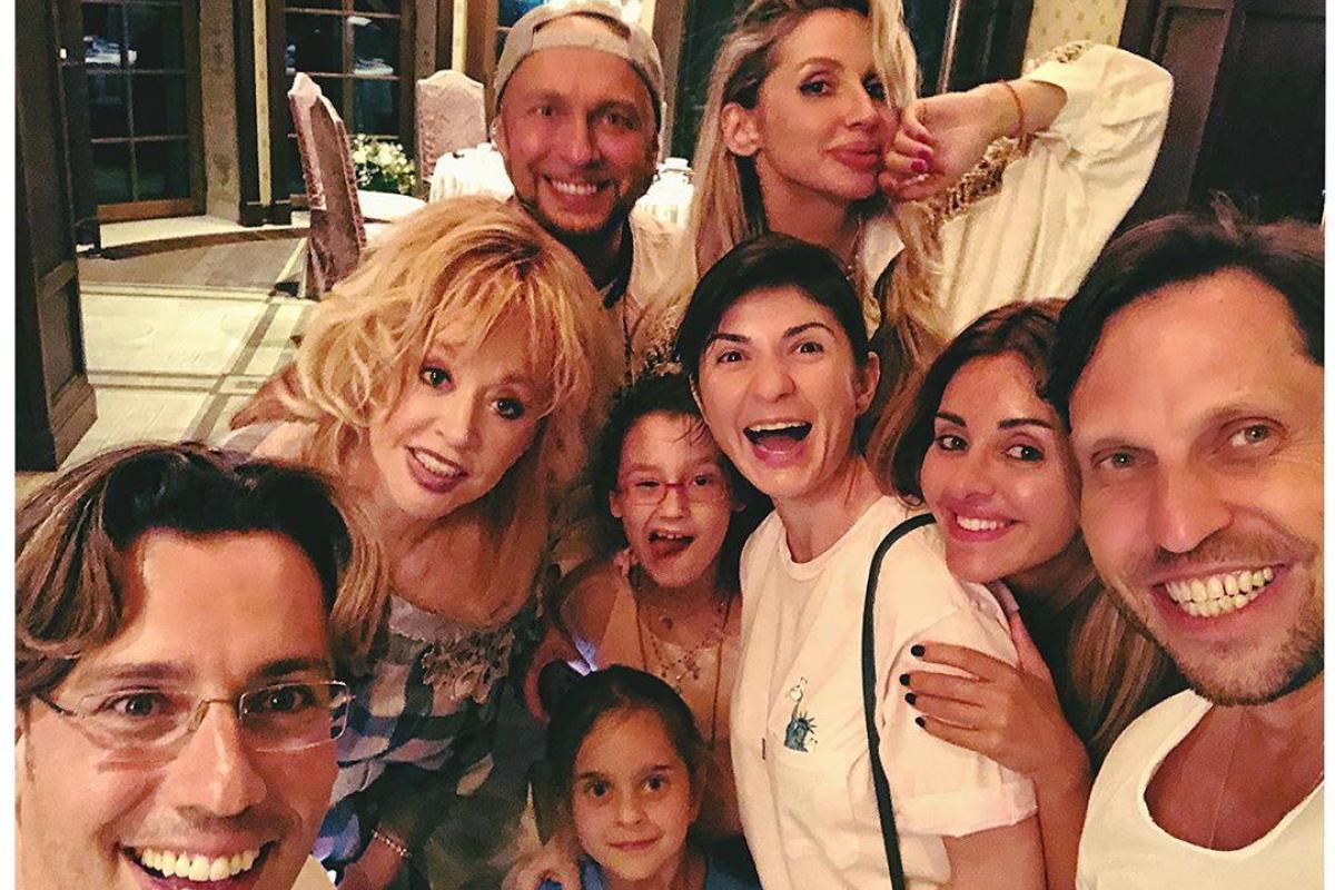 Лобода показала стремительно молодеющую Пугачеву: артистки выглядят ровесницами