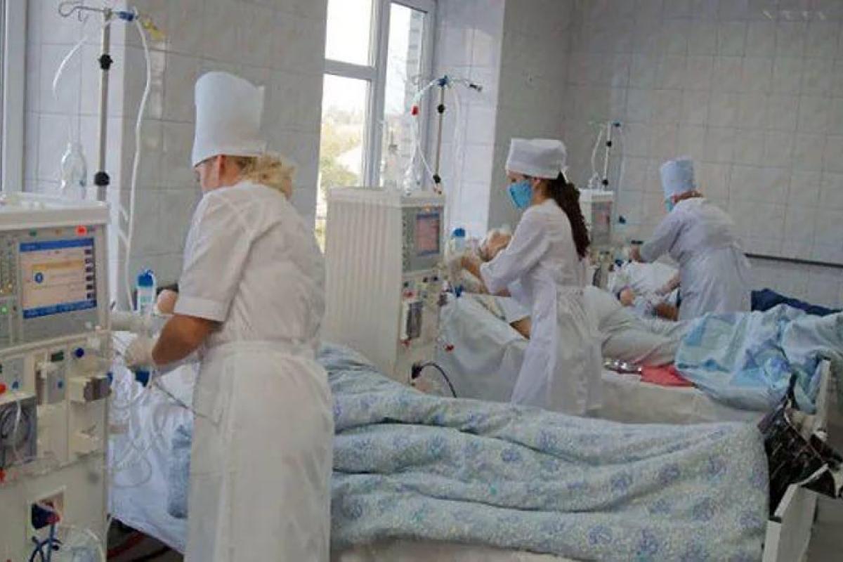 После отравления 27 человек на пляже "Малибу" в Рубежном взяли пробы воды для анализа После отравления 27 человек на пляже "Малибу" в Рубежном взяли пробы воды для анализа