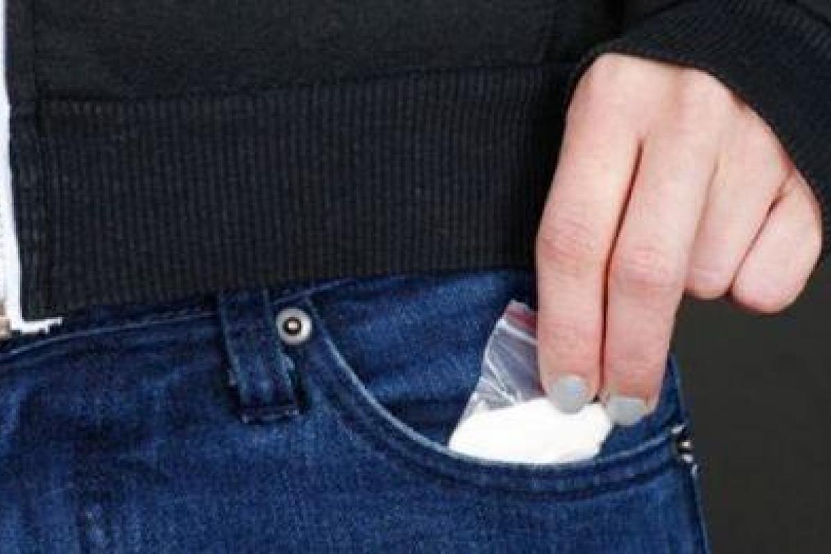 "Изъяли около 200 свертков": В Северодонецке наркодилеру грозит срок до 12 лет "Изъяли около 200 свертков": В Северодонецке наркодилеру грозит срок до 12 лет