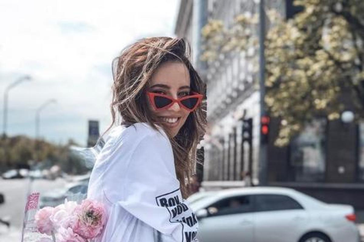 Надю Дорофееву поклонники обозвали "бомжом" из-за нового образа Надю Дорофееву поклонники обозвали "бомжом" из-за нового образа