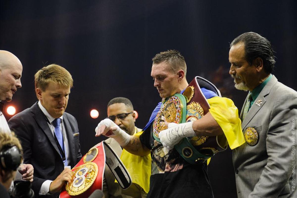 Александр Усик отказался от пояса IBF в тяжелом весе Александр Усик отказался от пояса IBF в тяжелом весе