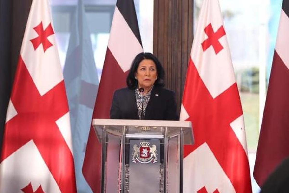 Президент Грузии обвинила российскую "пятую колонну" в волне агрессии народа против власти