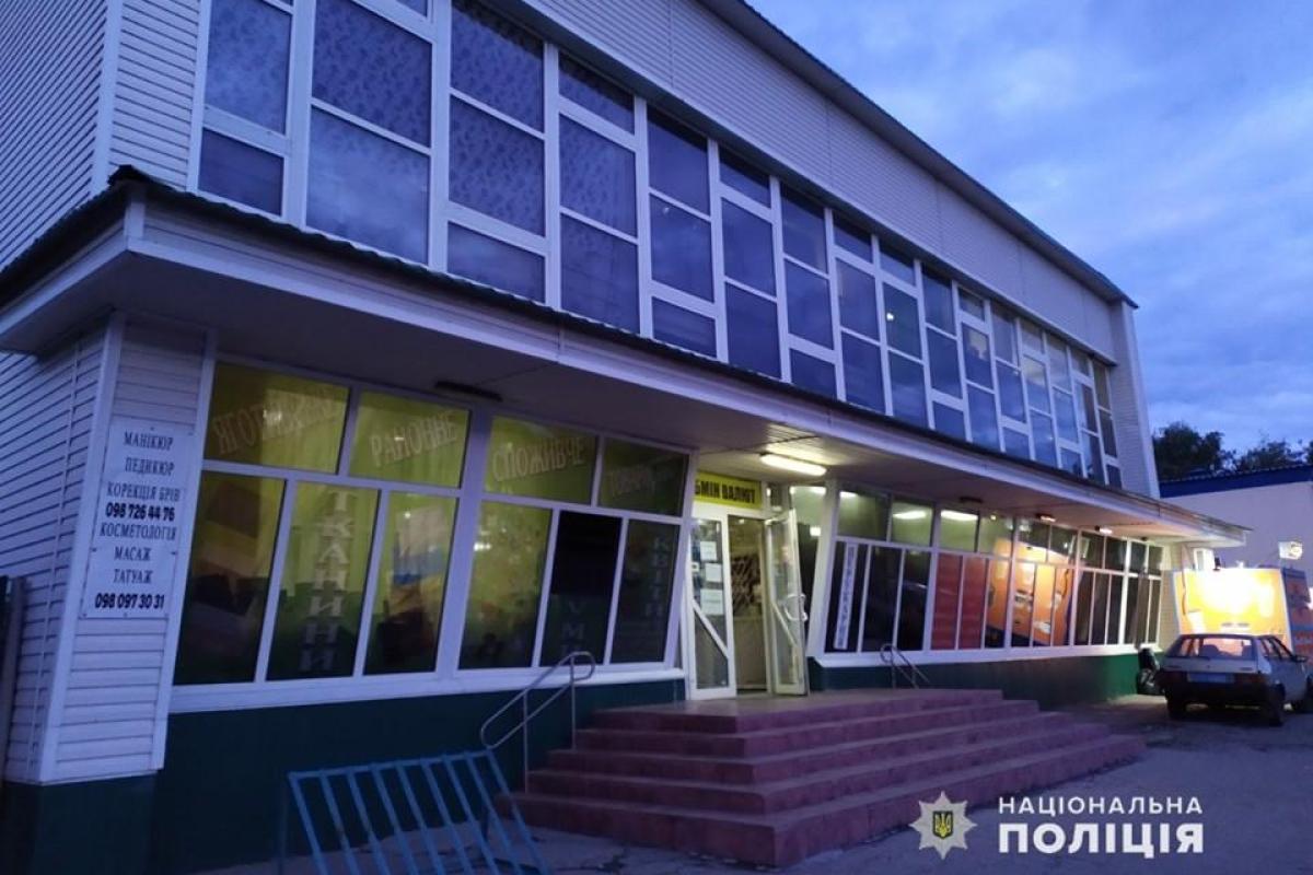 На Киевщине вор полоснул себя по горлу ножом на месте преступления На Киевщине вор полоснул себя по горлу ножом на месте преступления