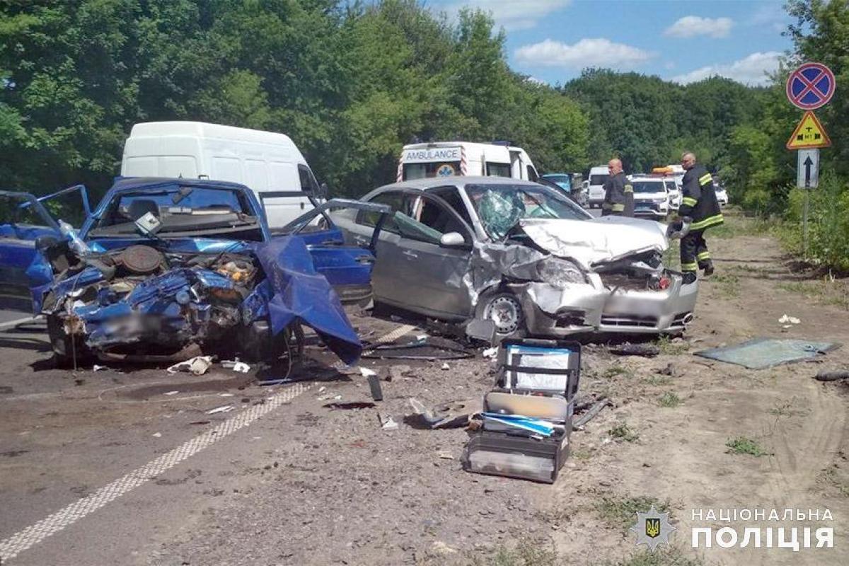 В Хмельницкой области в ДТП пострадали 5 человек, еще один пассажир умер в больнице В Хмельницкой области в ДТП пострадали 5 человек, еще один пассажир умер в больнице